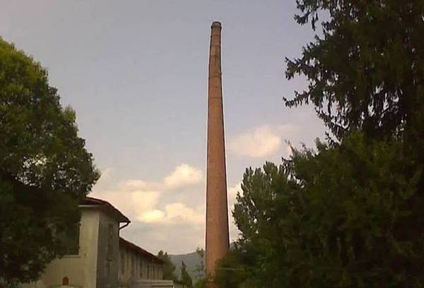 La ciminiera di Rubignacco a Cividale del Friuli, ha 130 anni e ha retto a 5 terremoti (fonte: Enzo Boschi) © Ansa