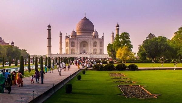 Pasqua all'estero: Taj Mahal di Agra, in India, voluto dall'imperatore Shah Jahan in memoria dell'amata sposa scomparsa © ANSA