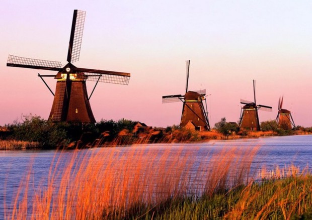 Quattro dei 19 mulini di Kinderdijk, nell’Olanda del sud, dichiarati patrimonio dell’umanità dall’Unesco © Ansa