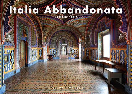 La copertina del libro 'Italia abbandonata' di Robin Brinaert © ANSA