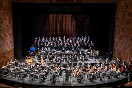 Orchestra e coro del Lirico Cagliari © ANSA