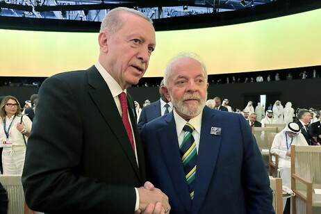 Erdogan e Lula durante a COP28, em Dubai, em 1º de dezembro de 2023