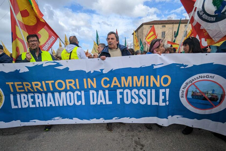 Protesto contra uso de combustíveis fósseis