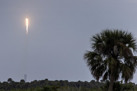 Lançamento ocorreu com um foguete Falcon 9, da SpaceX, no Centro Espacial Kennedy