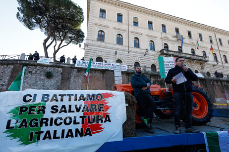 Protesto com tratores em Roma