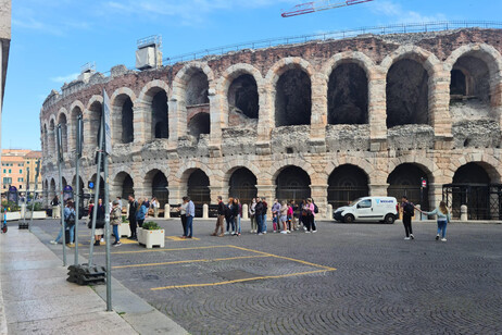 Turistas em Verona