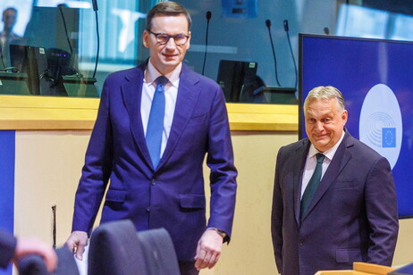 Morawiecki e Orbán na Eurocâmara