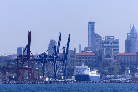 Porto de Haydarpasa, no estreito de Bósforo, Turquia