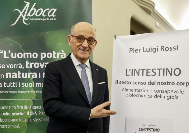 Il dottor Pier Luigi Rossi durante l'iniziativa promossa da Aboca 'La Buona Salute: intestino,  alimentazione consapevole e biochimica della gioia'. © ANSA 