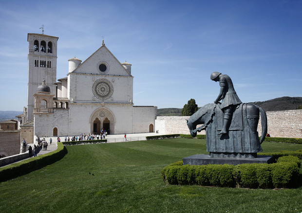 Ulivo piantato nel Sacro convento Assisi per celebrare suolo © ANSA 