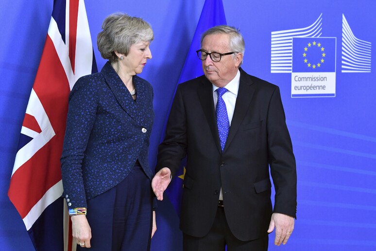 Theresa May e Jean Claude Juncker © ANSA/AP