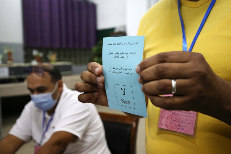Algeria: 23,7% vota referendum costituzione, oggi risultati - RIPRODUZIONE RISERVATA