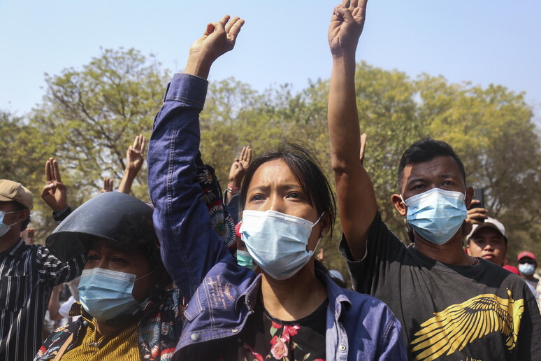 Funeral of a Myanmar teenage protester killed in Mandalay © ANSA/EPA