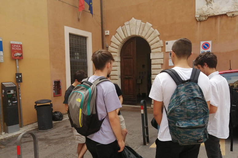 Maturit?: studenti Perugia, felici e sereni dopo tensione - RIPRODUZIONE RISERVATA
